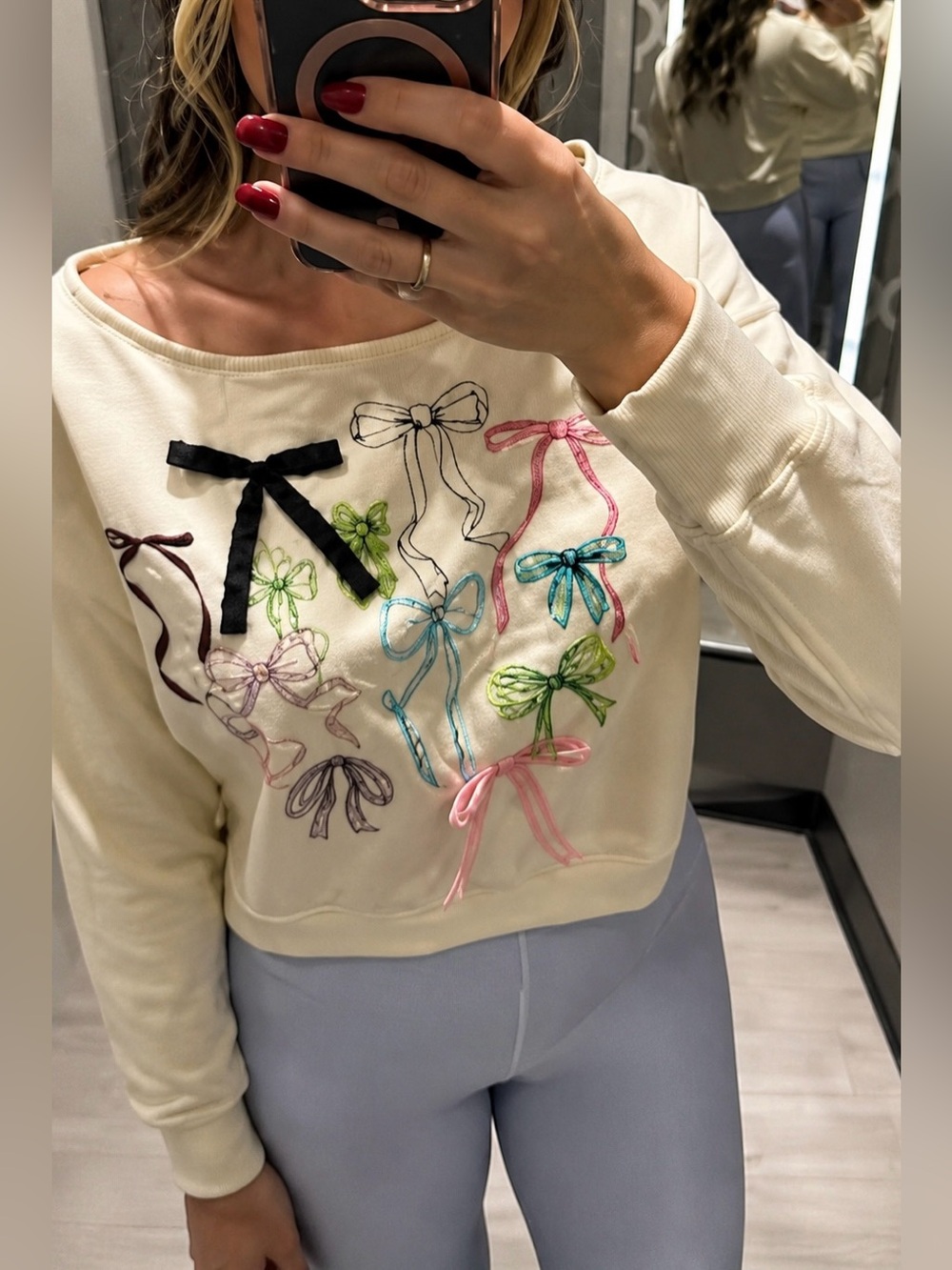Modern Lux Women’s XXL Bow Embroidered Sweatshirt Cream Long Sleeve‎ Top